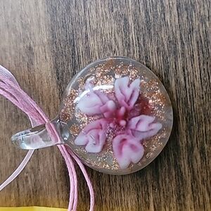 Glass pendant pink flower